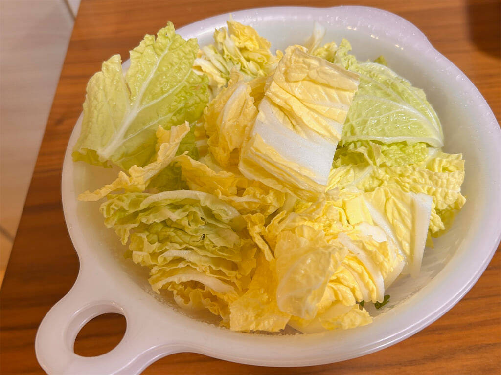 【鍋にチーズをくぐらせる？】さけるチーズを「しゃぶしゃぶ」してみたら…！トロ〜リモチっと新食感♪