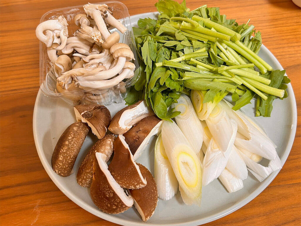 【鍋にチーズをくぐらせる？】さけるチーズを「しゃぶしゃぶ」してみたら…！トロ〜リモチっと新食感♪