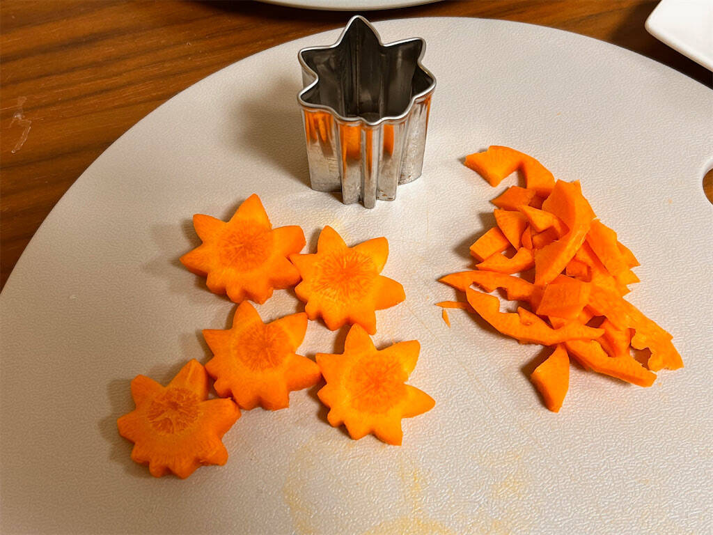 【鍋にチーズをくぐらせる？】さけるチーズを「しゃぶしゃぶ」してみたら…！トロ〜リモチっと新食感♪