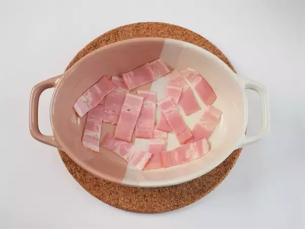 「【レンチン5分でドリア風】オーブン不要の「とろけるチーズ雑炊」作ってみた！「骨活」できちゃう牛乳ベース♪」の画像