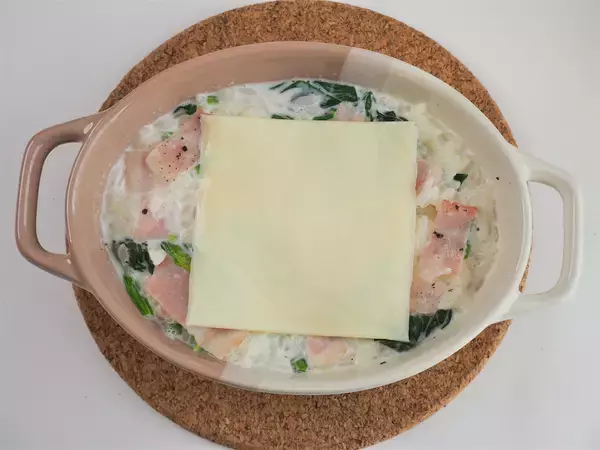 「【レンチン5分でドリア風】オーブン不要の「とろけるチーズ雑炊」作ってみた！「骨活」できちゃう牛乳ベース♪」の画像