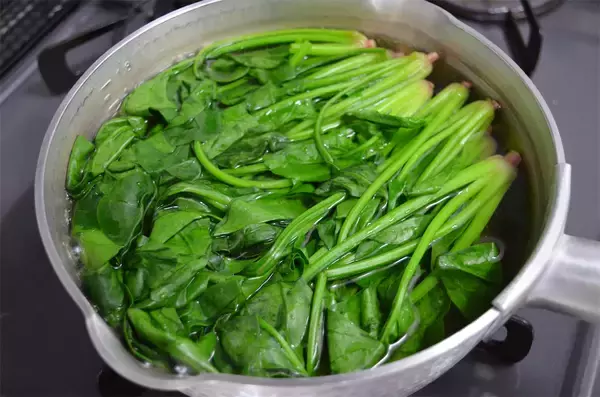 「【しょうがでマンネリ打破】肉巻きを「しょうが焼き風」で作ってみた！ほうれん草からお肉の旨みエキスが♡」の画像