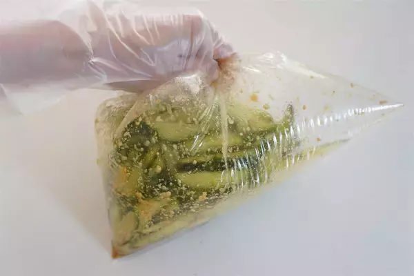 「【きゅうりナムルの新境地】令和のナムルは「オイスターソース」を入れる!?シャキシャキ爽やかでコクも深い！」の画像