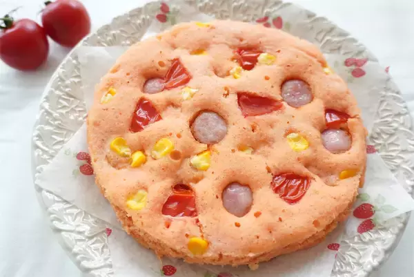 「米粉の生地をレンチンするだけ「トマト蒸しパン」作ってみた！え、味はピザまんなんだけど!?【農家直伝】」の画像