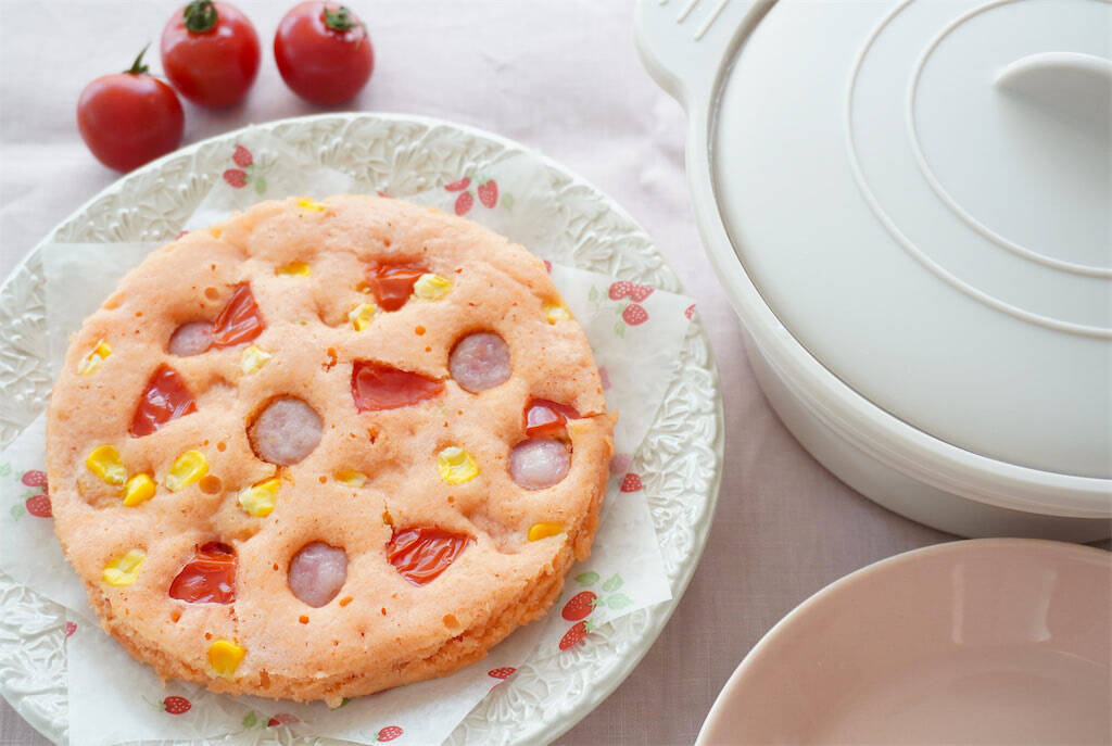 米粉の生地をレンチンするだけ「トマト蒸しパン」作ってみた！え、味はピザまんなんだけど!?【農家直伝】