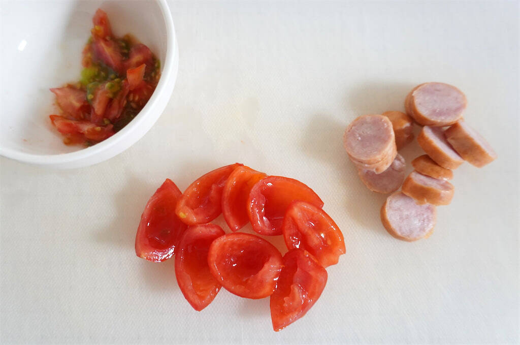 米粉の生地をレンチンするだけ「トマト蒸しパン」作ってみた！え、味はピザまんなんだけど!?【農家直伝】