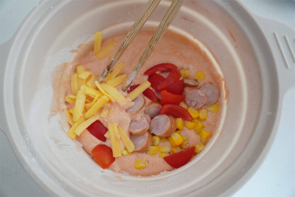 米粉の生地をレンチンするだけ「トマト蒸しパン」作ってみた！え、味はピザまんなんだけど!?【農家直伝】