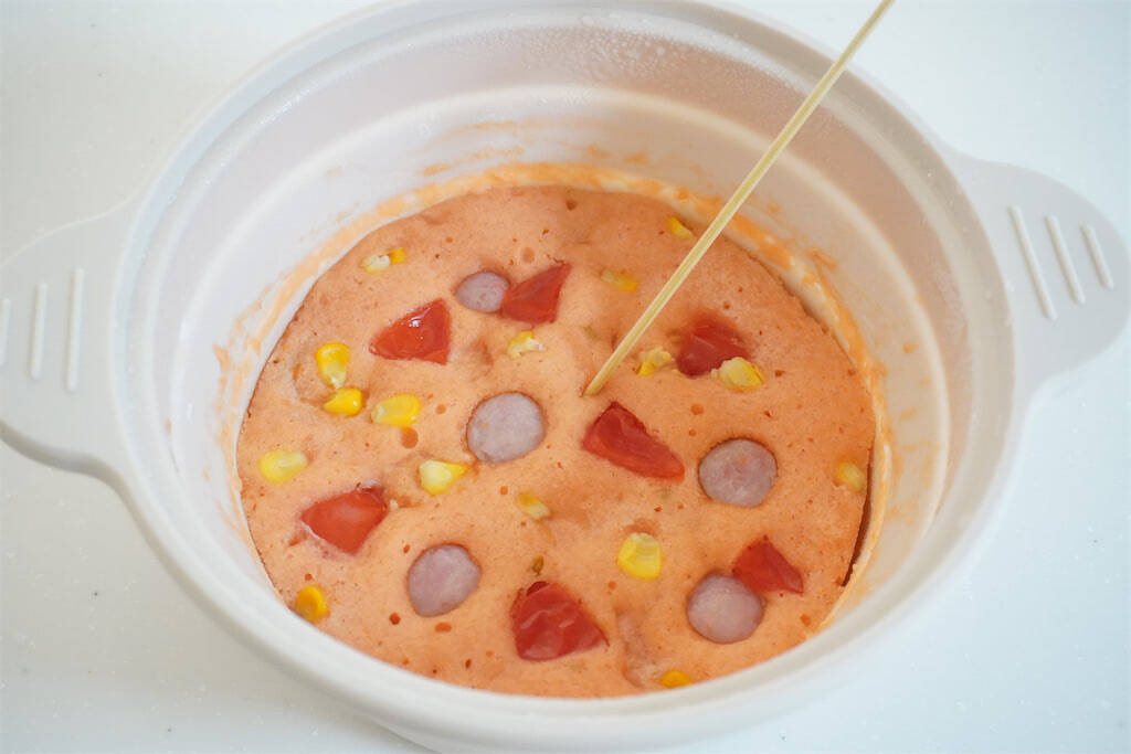 米粉の生地をレンチンするだけ「トマト蒸しパン」作ってみた！え、味はピザまんなんだけど!?【農家直伝】