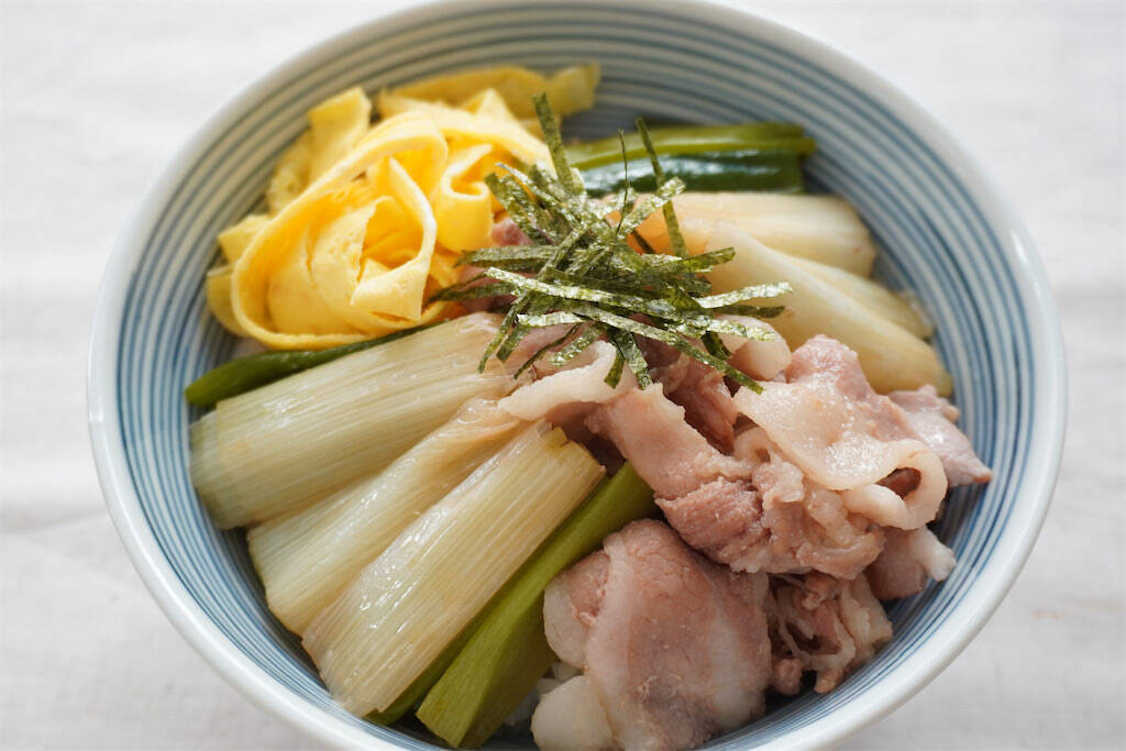 【とろっとろの甘ねぎが主役！】の「ぽったりねぎ豚丼」作ってみた！ねぎ一本でご飯が消えた♪【農家直伝】