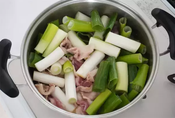 「【とろっとろの甘ねぎが主役！】の「ぽったりねぎ豚丼」作ってみた！ねぎ一本でご飯が消えた♪【農家直伝】」の画像