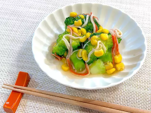 「【ブロッコリーの意外な食べ方】茹でたらカニかま餡をたっぷり！で、本格中華風のごちそうに！子どもも即完食♡」の画像