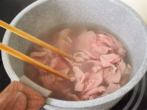 「【冷凍里芋で極限時短！】体の芯からあったまる「芋煮風」作ってみた！牛肉のワザあり調理でスッキリ甘辛♪」の画像