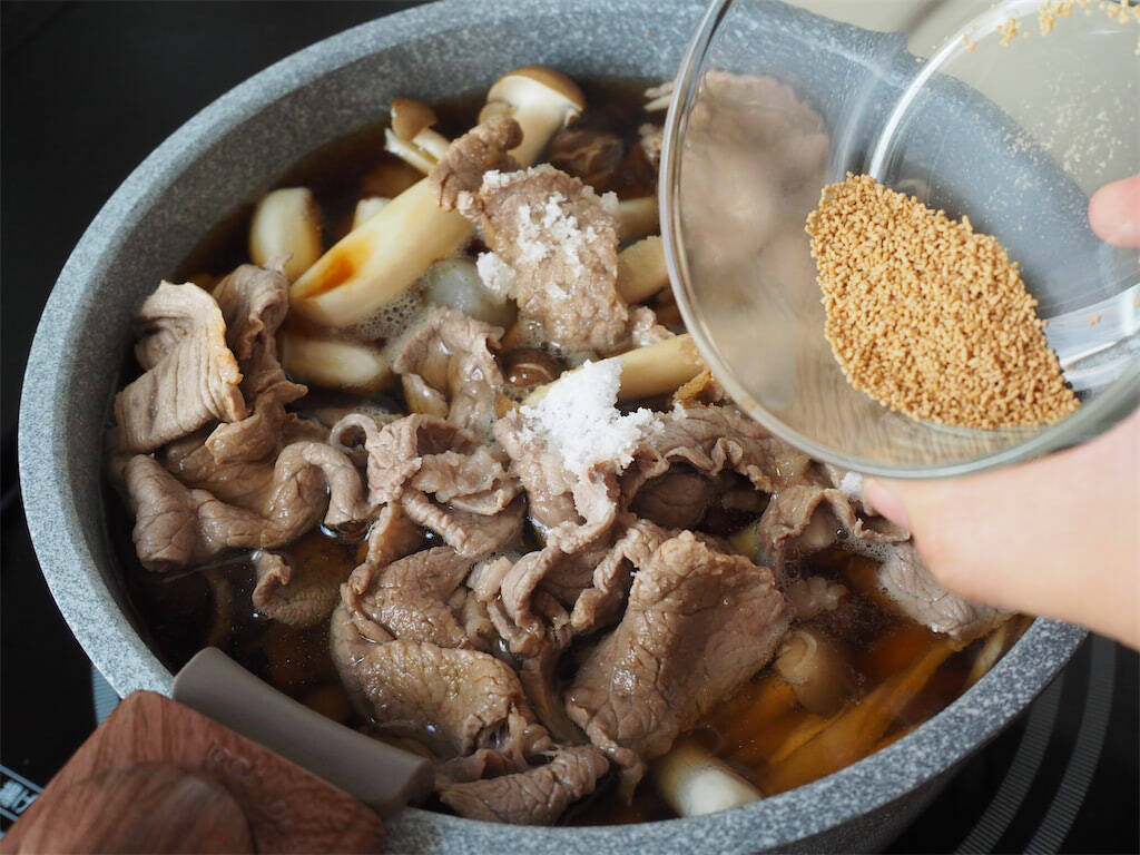 【冷凍里芋で極限時短！】体の芯からあったまる「芋煮風」作ってみた！牛肉のワザあり調理でスッキリ甘辛♪