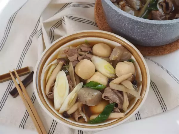 「【冷凍里芋で極限時短！】体の芯からあったまる「芋煮風」作ってみた！牛肉のワザあり調理でスッキリ甘辛♪」の画像