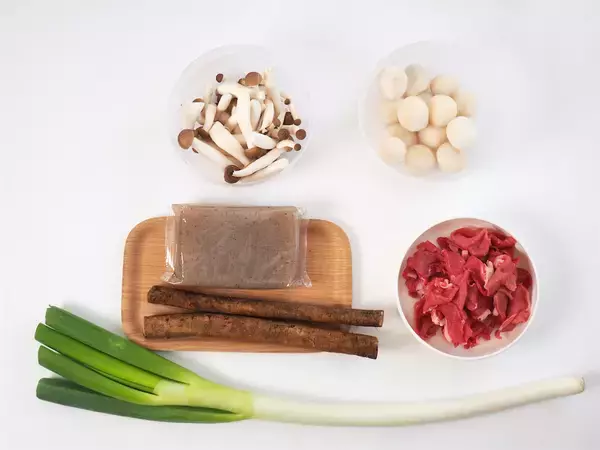 「【冷凍里芋で極限時短！】体の芯からあったまる「芋煮風」作ってみた！牛肉のワザあり調理でスッキリ甘辛♪」の画像