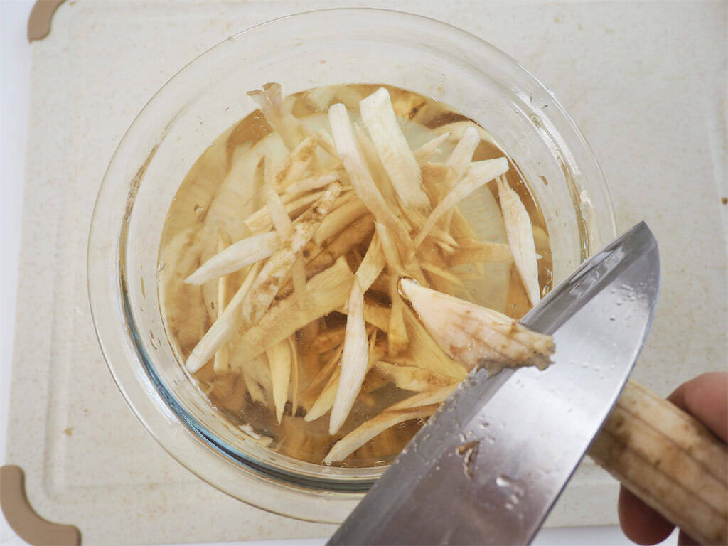 【冷凍里芋で極限時短！】体の芯からあったまる「芋煮風」作ってみた！牛肉のワザあり調理でスッキリ甘辛♪