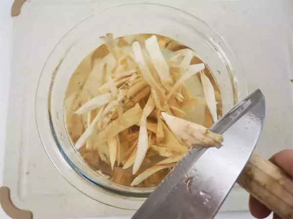 「【冷凍里芋で極限時短！】体の芯からあったまる「芋煮風」作ってみた！牛肉のワザあり調理でスッキリ甘辛♪」の画像