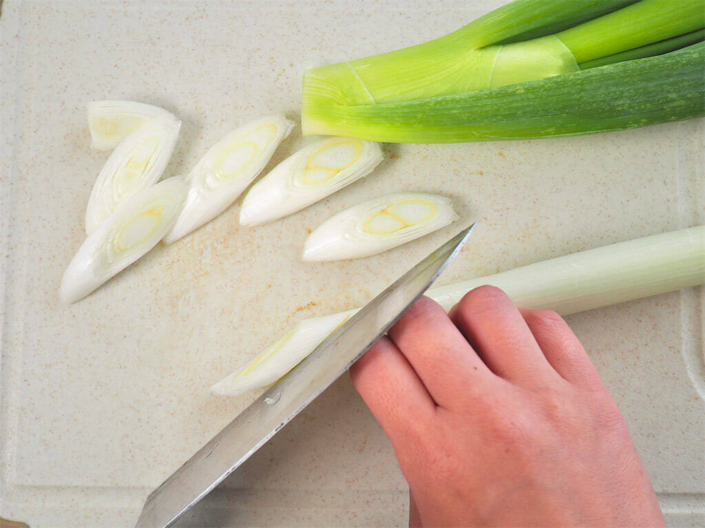 【冷凍里芋で極限時短！】体の芯からあったまる「芋煮風」作ってみた！牛肉のワザあり調理でスッキリ甘辛♪