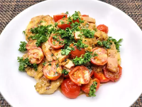 【シェフ三國が“今世界イチ流行ってる鶏料理”を披露】結婚して！という名前の「マリーミ―チキン」作ろう