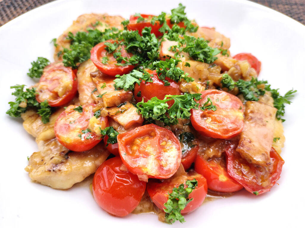 【シェフ三國が“今世界イチ流行ってる鶏料理”を披露】結婚して！という名前の「マリーミ―チキン」作ろう