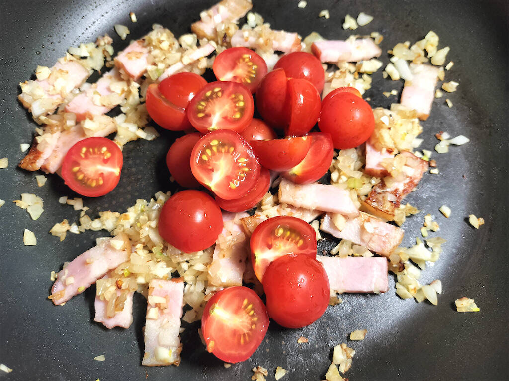 【シェフ三國が“今世界イチ流行ってる鶏料理”を披露】結婚して！という名前の「マリーミ―チキン」作ろう