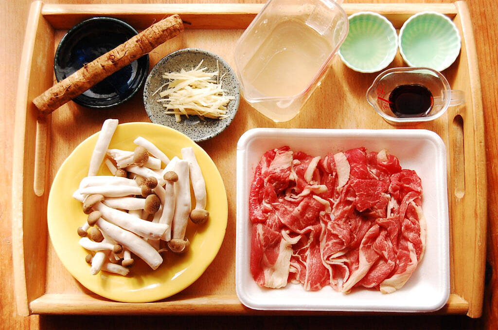 【腸活レシピ】食物繊維たっぷり「牛肉の甘辛煮」はガッツリ見えて実はヘルシー♪ごぼうとしめじで体を労わろ♡