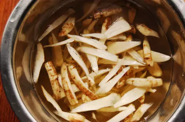 「【腸活レシピ】食物繊維たっぷり「牛肉の甘辛煮」はガッツリ見えて実はヘルシー♪ごぼうとしめじで体を労わろ♡」の画像