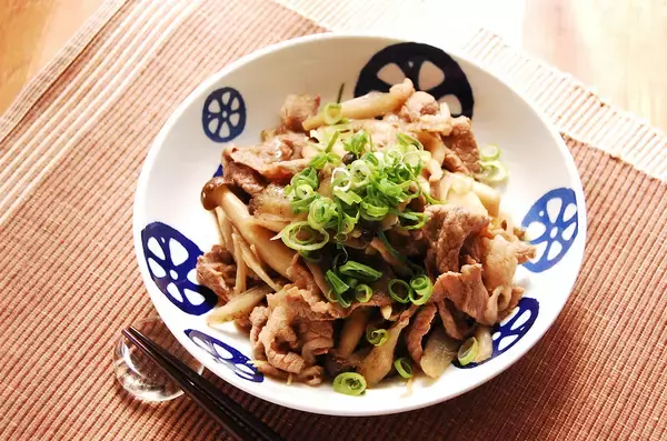 「【腸活レシピ】食物繊維たっぷり「牛肉の甘辛煮」はガッツリ見えて実はヘルシー♪ごぼうとしめじで体を労わろ♡」の画像