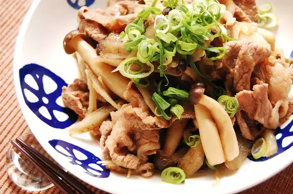 「【腸活レシピ】食物繊維たっぷり「牛肉の甘辛煮」はガッツリ見えて実はヘルシー♪ごぼうとしめじで体を労わろ♡」の画像