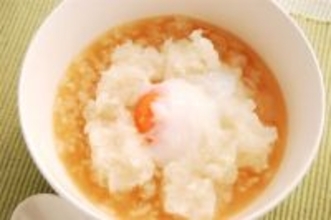 【胃腸を癒すおかゆ】温玉とひんやり大根おろしをのせたら極楽♡弱ったおなかに染み渡る〜