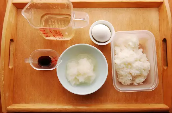 「【胃腸を癒すおかゆ】温玉とひんやり大根おろしをのせたら極楽♡弱ったおなかに染み渡る〜」の画像