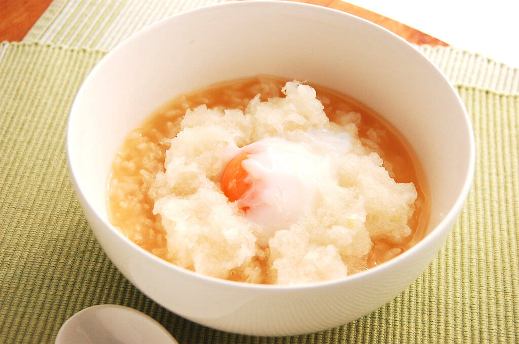 【胃腸を癒すおかゆ】温玉とひんやり大根おろしをのせたら極楽♡弱ったおなかに染み渡る〜