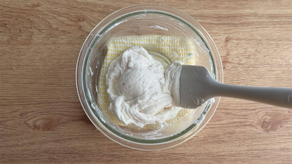 【発酵いらずのお手軽ピザ】ザクザクもっちり！「新玉ねぎとしらすの米粉ピザ」で旬を満喫♡【元パティシエ直伝】