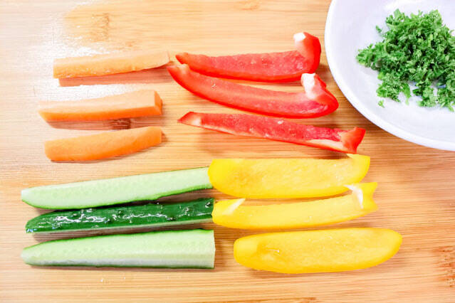 【レミさん調味料】「クマのおしっこパセリ添え」ってどんなだ⁉仰天な調味料でスティック野菜が激ウマ！