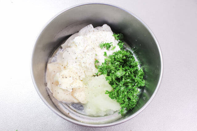 【レミさん調味料】「クマのおしっこパセリ添え」ってどんなだ⁉仰天な調味料でスティック野菜が激ウマ！