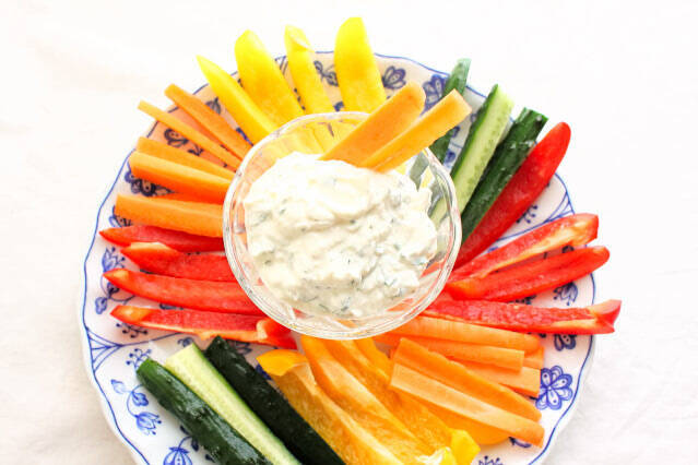 【レミさん調味料】「クマのおしっこパセリ添え」ってどんなだ⁉仰天な調味料でスティック野菜が激ウマ！