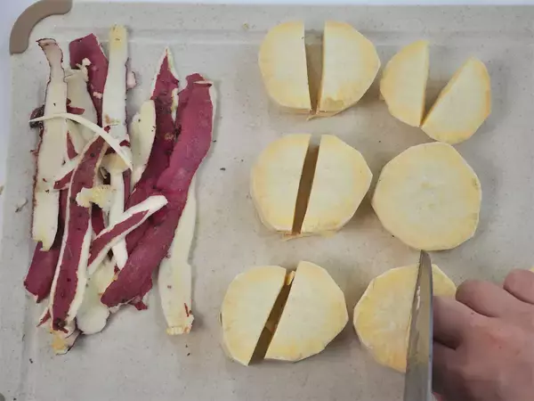 「【ザクザク伸びるスイートポテト!?】常識を覆す「スコップスイートポテト」作ってみた！そぼろバターで劇的進化」の画像