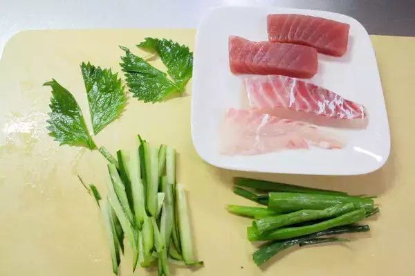 「【鯛とマグロはレタスで巻け】豪華すぎるお刺身アレンジに挑戦！シャキ食感＆ゴマだれとの天国ハーモニー♡」の画像