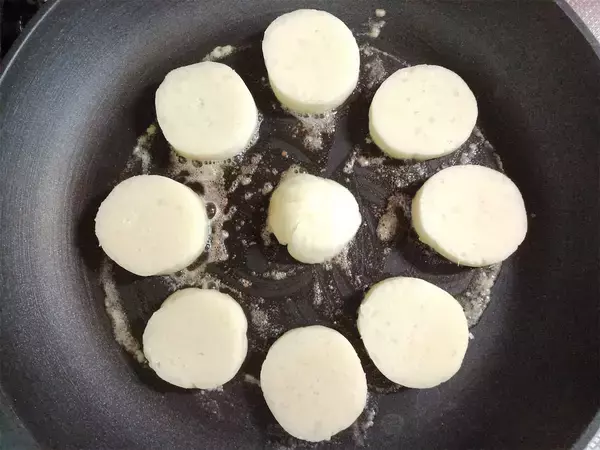 「新時代のスナック菓子爆誕!?「もちもちポテト」はマッシュしてマヨで焼く！ハッシュドポテト風♪【農家直伝】」の画像