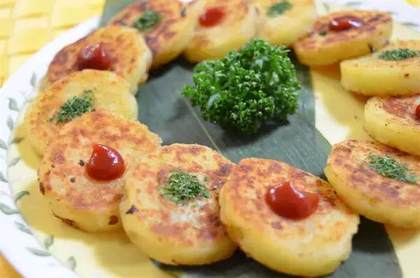 「新時代のスナック菓子爆誕!?「もちもちポテト」はマッシュしてマヨで焼く！ハッシュドポテト風♪【農家直伝】」の画像