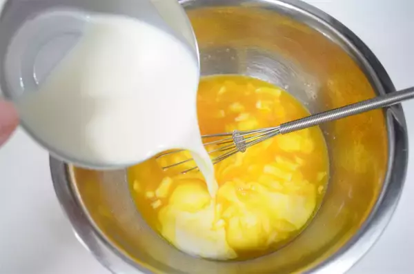 「【パイ生地不要!?】なんと油揚げでサクじゅわ絶品「豆乳キッシュ」作ってみた！クリスマスにもピッタリ♡」の画像