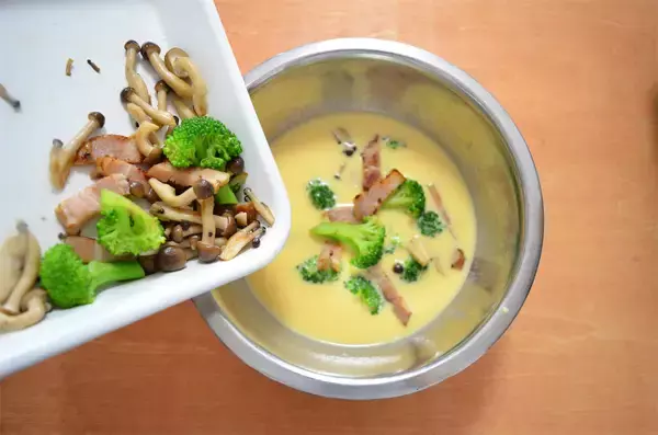 「【パイ生地不要!?】なんと油揚げでサクじゅわ絶品「豆乳キッシュ」作ってみた！クリスマスにもピッタリ♡」の画像