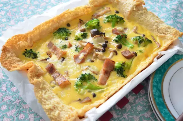 「【パイ生地不要!?】なんと油揚げでサクじゅわ絶品「豆乳キッシュ」作ってみた！クリスマスにもピッタリ♡」の画像