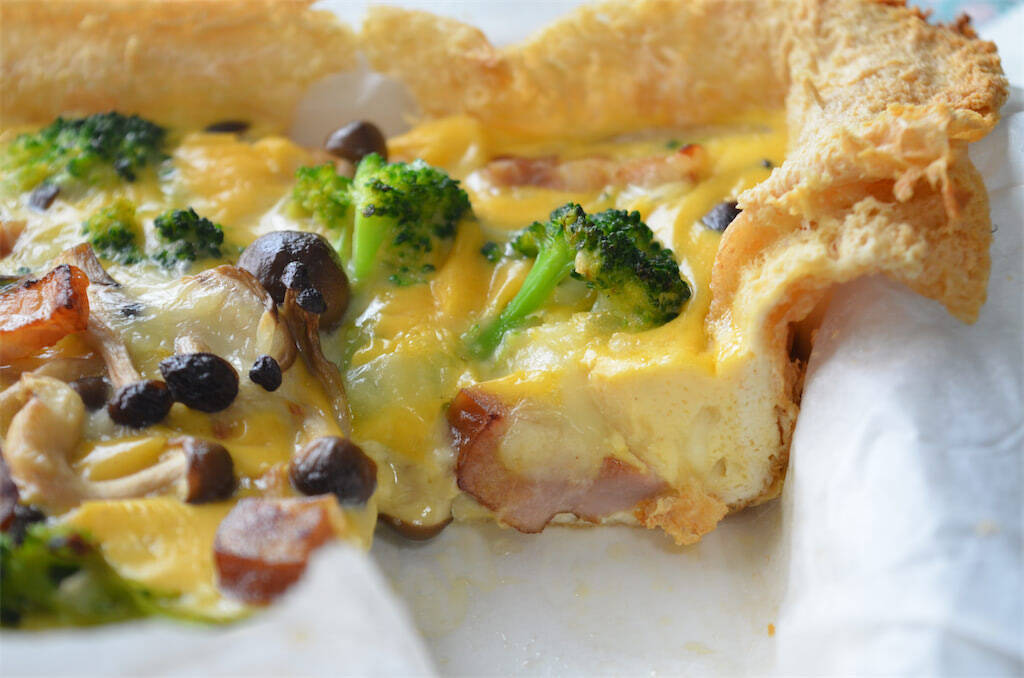 【パイ生地不要!?】なんと油揚げでサクじゅわ絶品「豆乳キッシュ」作ってみた！クリスマスにもピッタリ♡