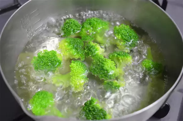 「【パイ生地不要!?】なんと油揚げでサクじゅわ絶品「豆乳キッシュ」作ってみた！クリスマスにもピッタリ♡」の画像