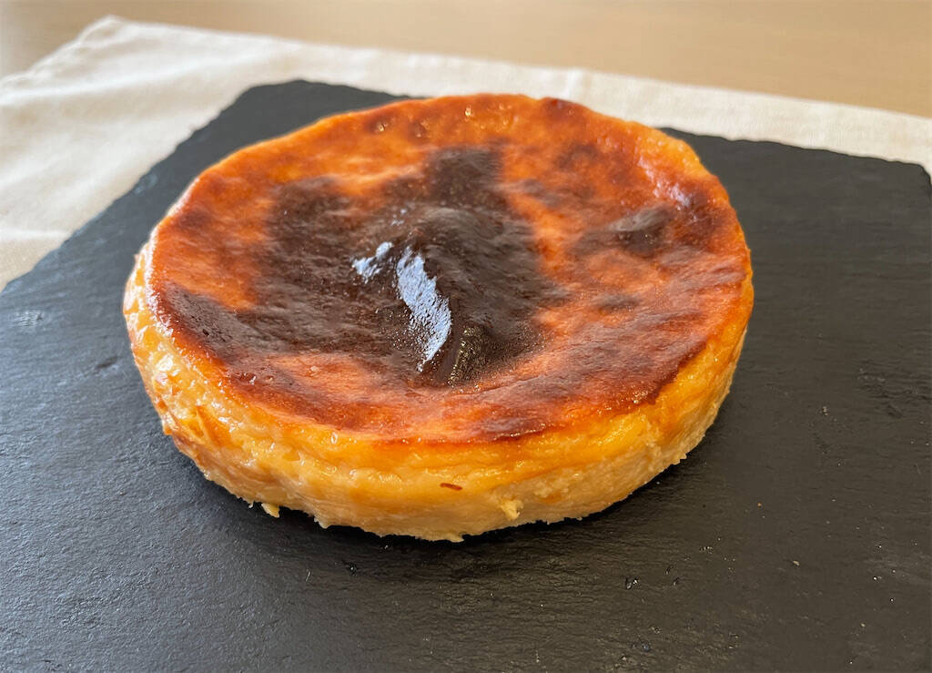 【砂糖なしでも芳醇な甘さ】甘酒＆メープルで「バスクチーズケーキ」作ってみた！濃厚なのに後味軽〜いの♡