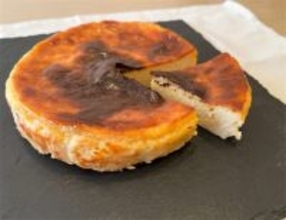 【砂糖なしでも芳醇な甘さ】甘酒＆メープルで「バスクチーズケーキ」作ってみた！濃厚なのに後味軽〜いの♡