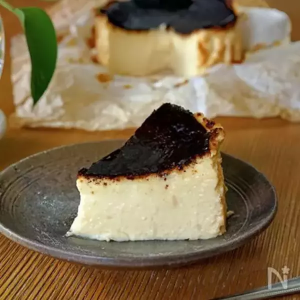 「【砂糖なしでも芳醇な甘さ】甘酒＆メープルで「バスクチーズケーキ」作ってみた！濃厚なのに後味軽〜いの♡」の画像