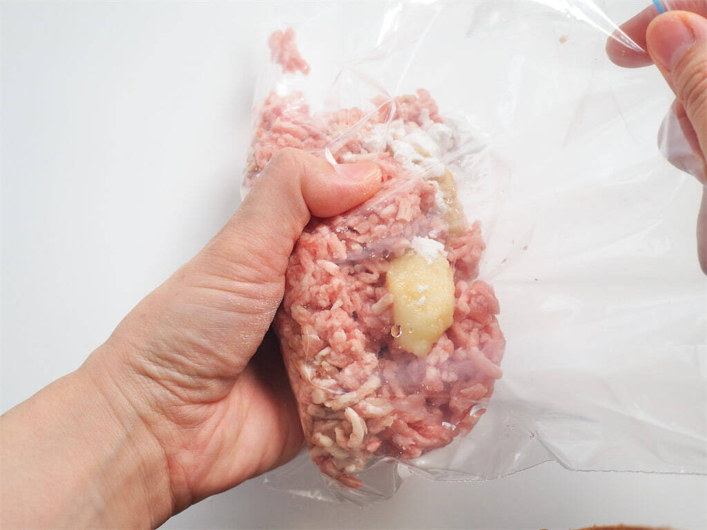 ピーマン…じゃなくて「ちくわの肉詰め」作ってみた！焼いたちくわの香ばしさと甘み、肉種もジューシー♡