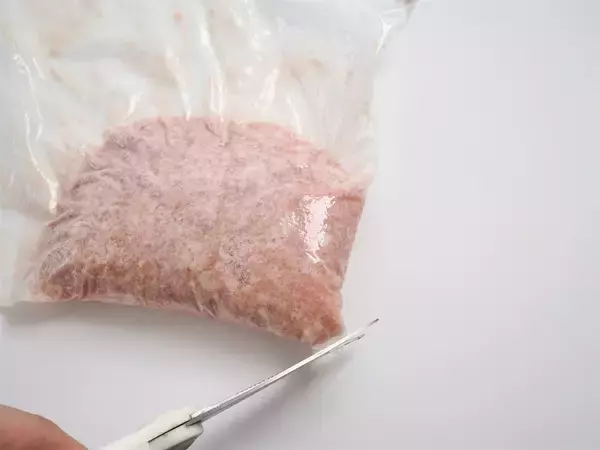 「ピーマン…じゃなくて「ちくわの肉詰め」作ってみた！焼いたちくわの香ばしさと甘み、肉種もジューシー♡」の画像